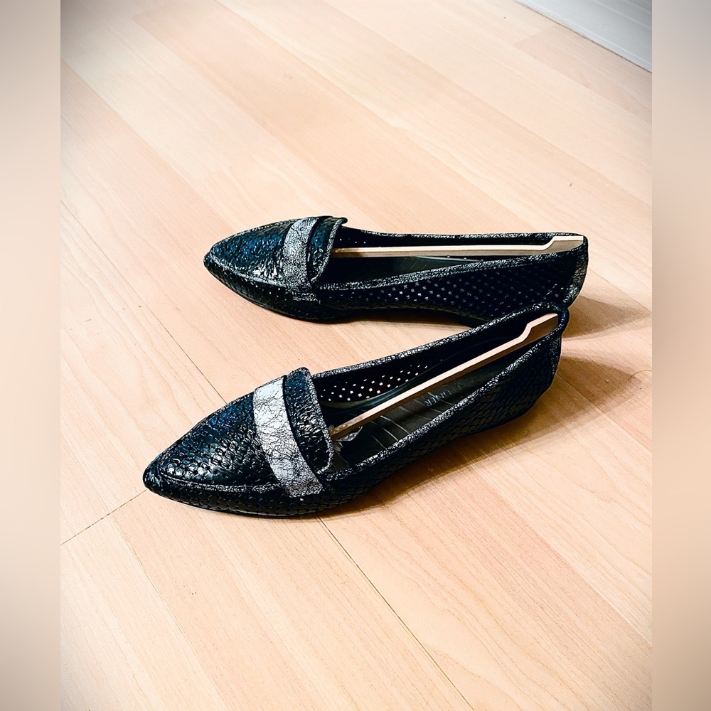Donald J Pliner size 8 Flat loafer…